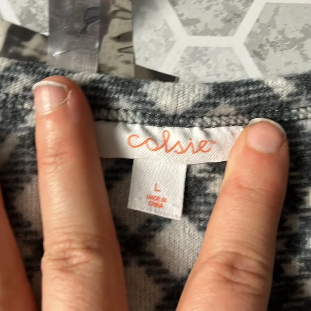 Colsie Large Gray White Fleece Patterned Cropped long Sleeve Pajama Shirt